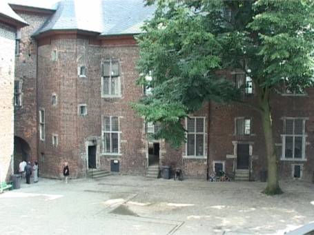 Krefeld : Wasserburg Linn, Burg-Innenhof